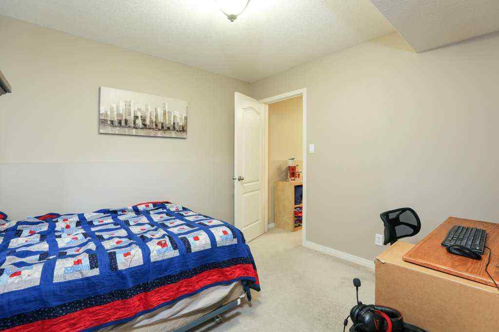 MLS® A2257713 - 329 Grizzly Crescent  N in Uplands Lethbridge, Residential