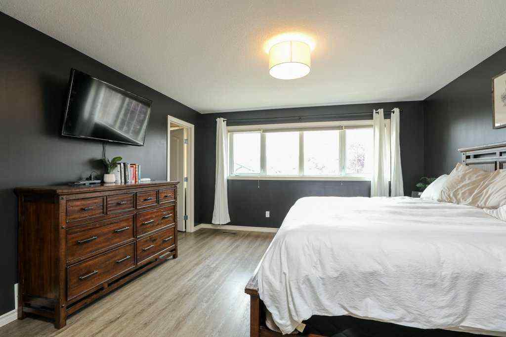 MLS® A2257713 - 329 Grizzly Crescent  N in Uplands Lethbridge, Residential