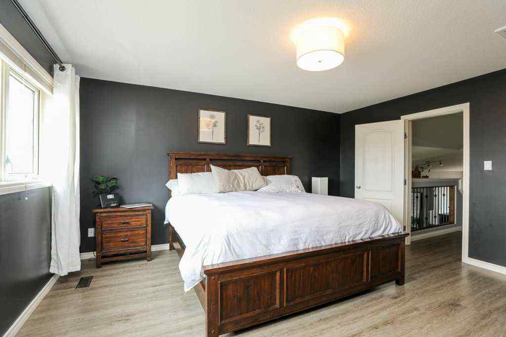 MLS® A2257713 - 329 Grizzly Crescent  N in Uplands Lethbridge, Residential