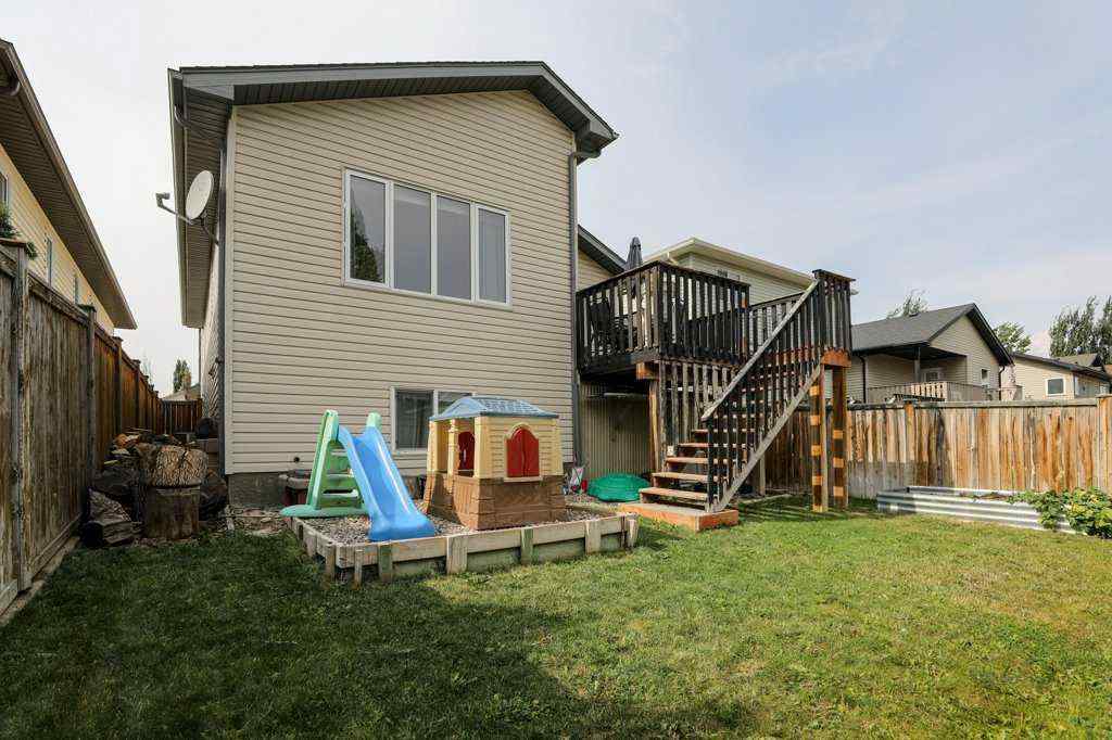 MLS® A2257713 - 329 Grizzly Crescent  N in Uplands Lethbridge, Residential