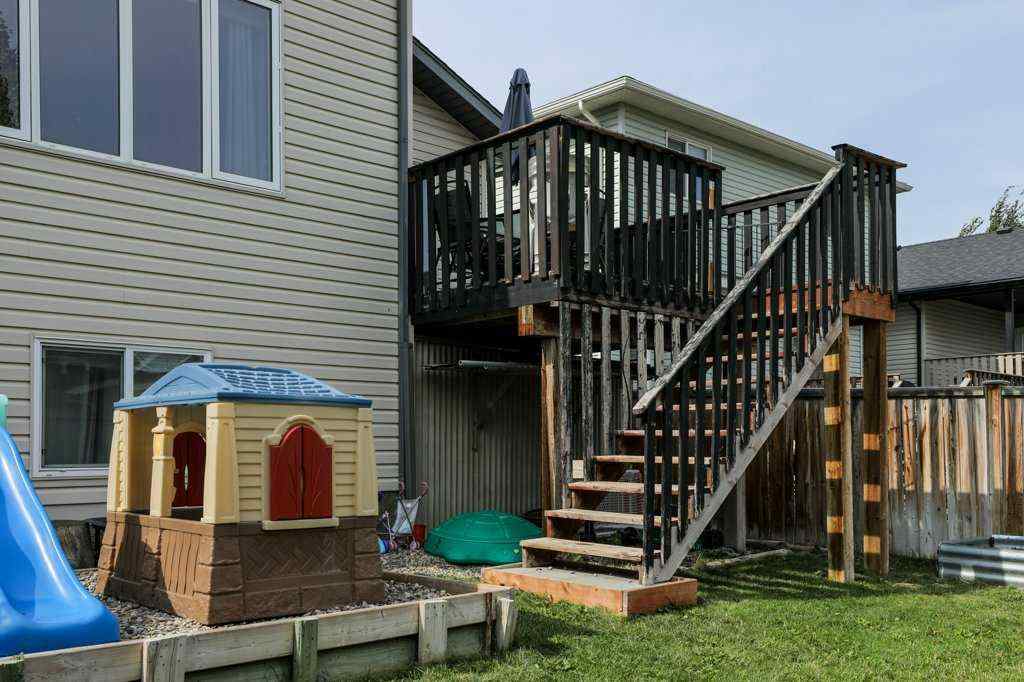 MLS® A2257713 - 329 Grizzly Crescent  N in Uplands Lethbridge, Residential