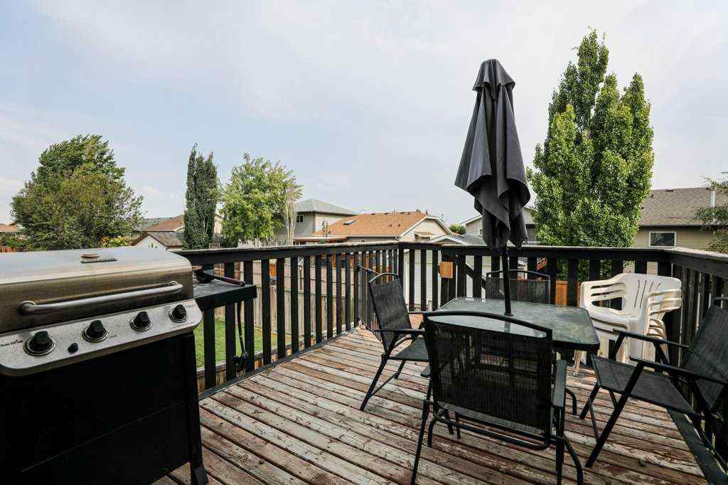 MLS® A2257713 - 329 Grizzly Crescent  N in Uplands Lethbridge, Residential