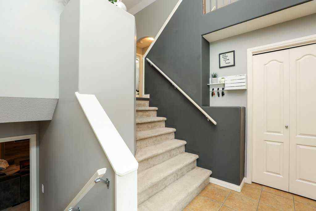 MLS® A2257713 - 329 Grizzly Crescent  N in Uplands Lethbridge, Residential