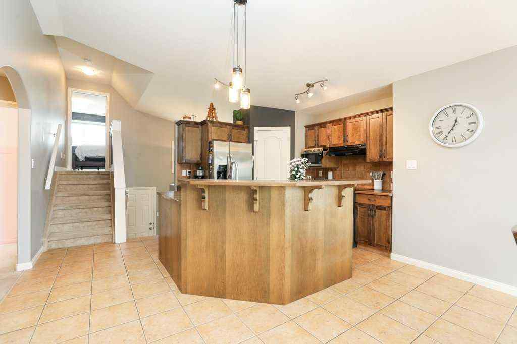 MLS® A2257713 - 329 Grizzly Crescent  N in Uplands Lethbridge, Residential