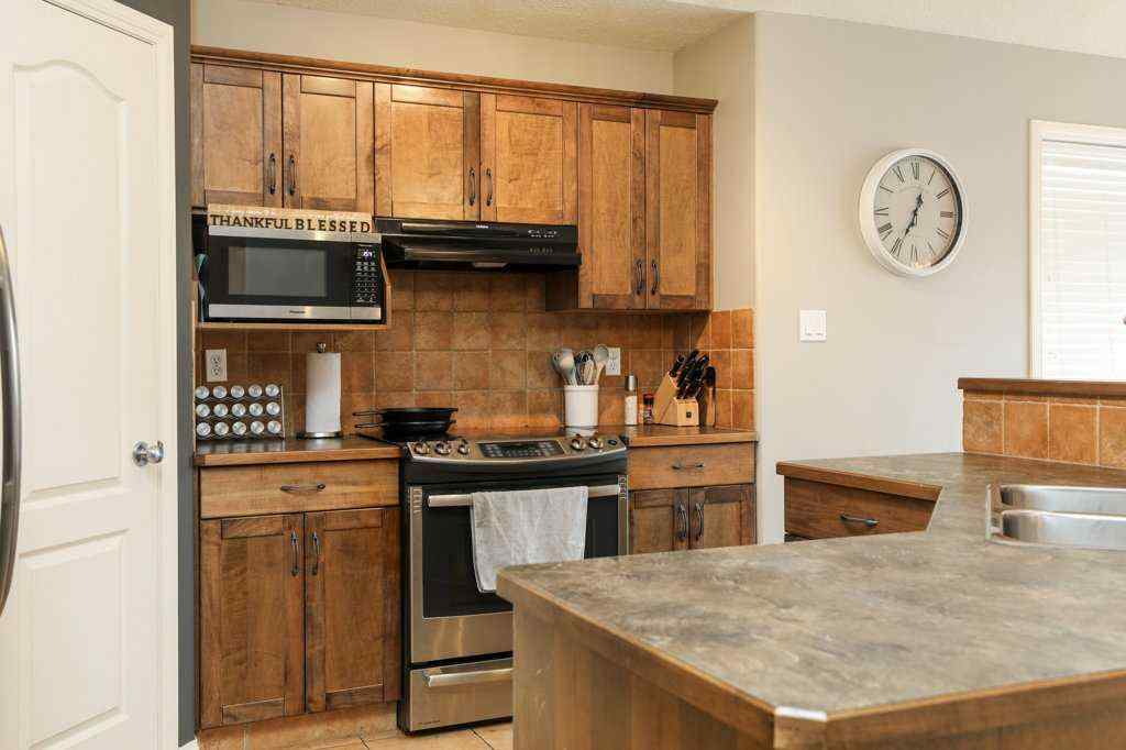 MLS® A2257713 - 329 Grizzly Crescent  N in Uplands Lethbridge, Residential