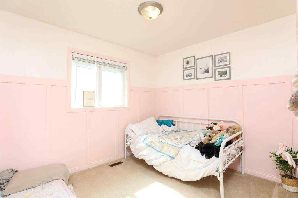MLS® A2257713 - 329 Grizzly Crescent  N in Uplands Lethbridge, Residential