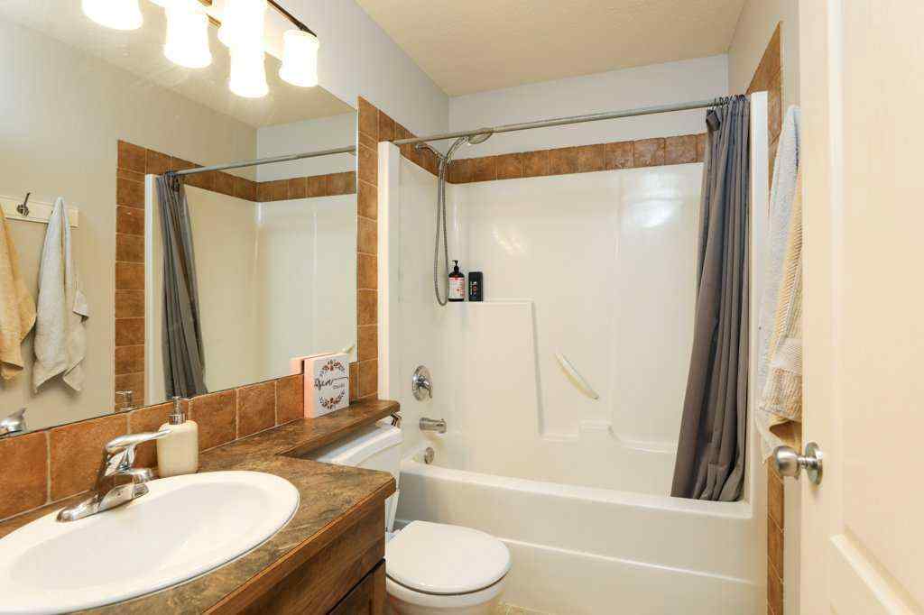 MLS® A2257713 - 329 Grizzly Crescent  N in Uplands Lethbridge, Residential