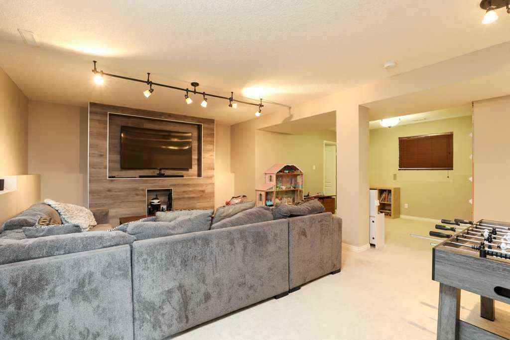 MLS® A2257713 - 329 Grizzly Crescent  N in Uplands Lethbridge, Residential
