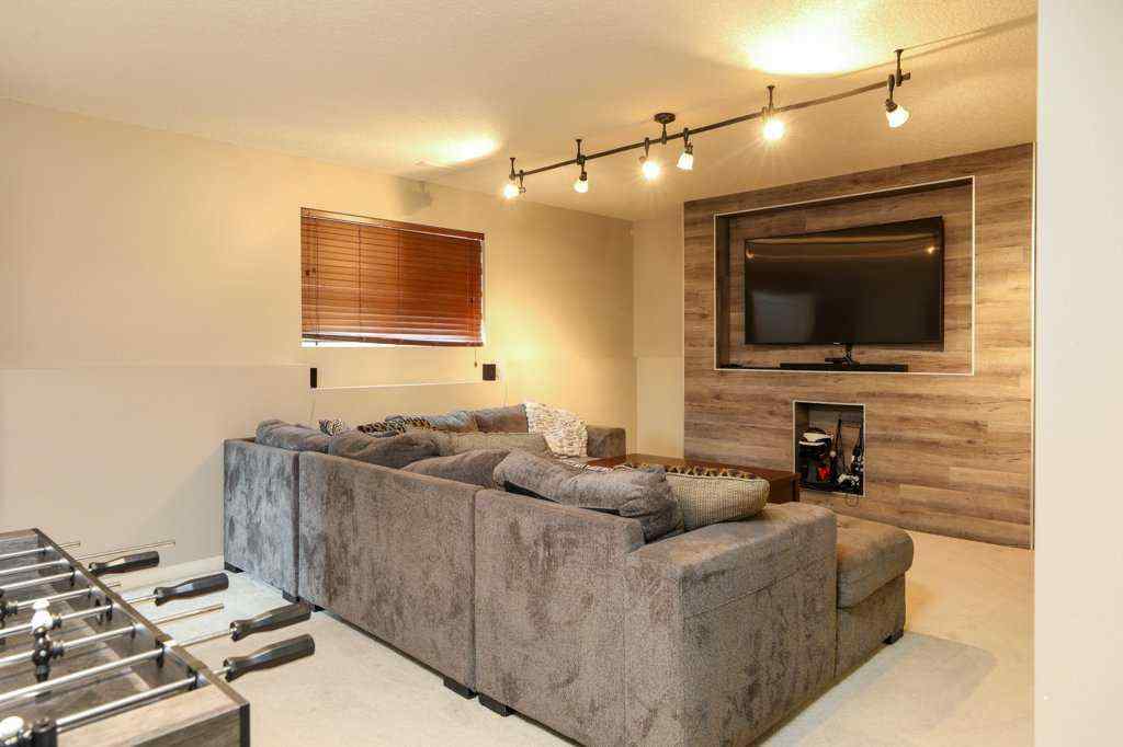 MLS® A2257713 - 329 Grizzly Crescent  N in Uplands Lethbridge, Residential