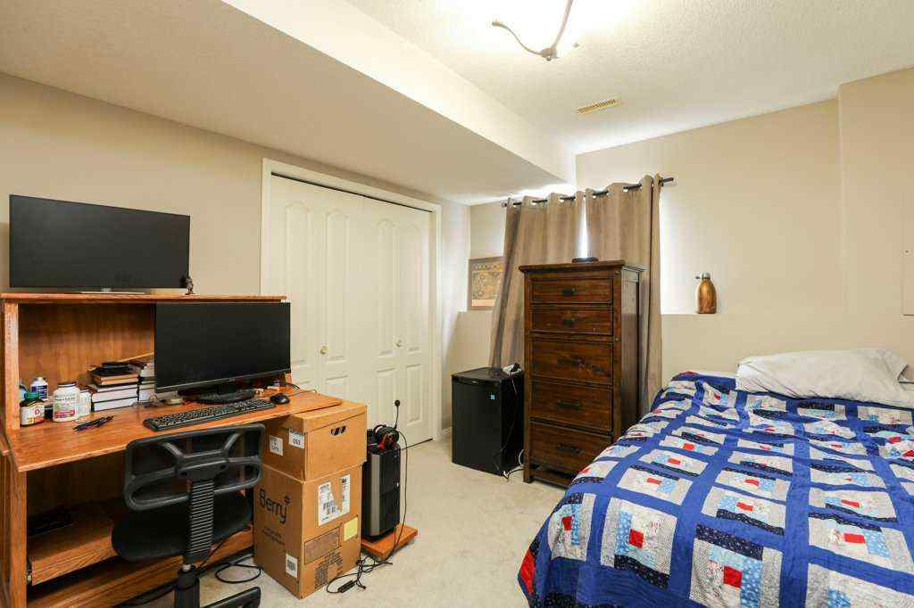 MLS® A2257713 - 329 Grizzly Crescent  N in Uplands Lethbridge, Residential