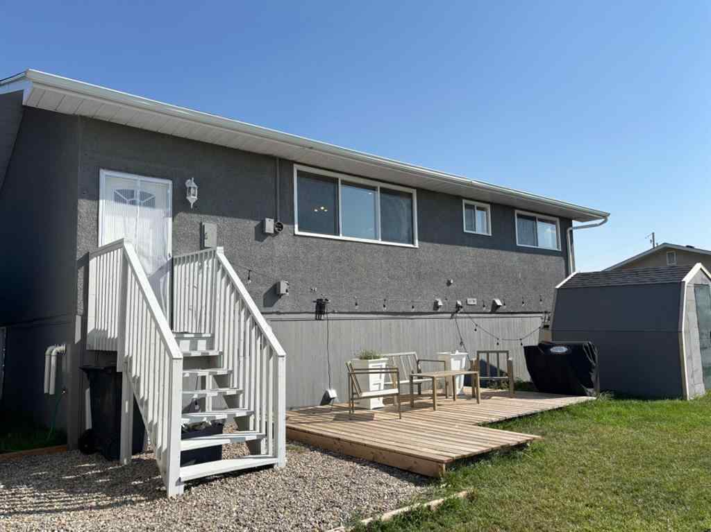 MLS® A2257719 - 122 S 3 Street W in NONE Magrath, Residential