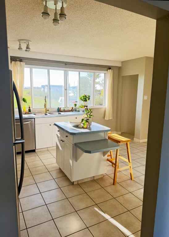 MLS® A2257719 - 122 S 3 Street W in NONE Magrath, Residential