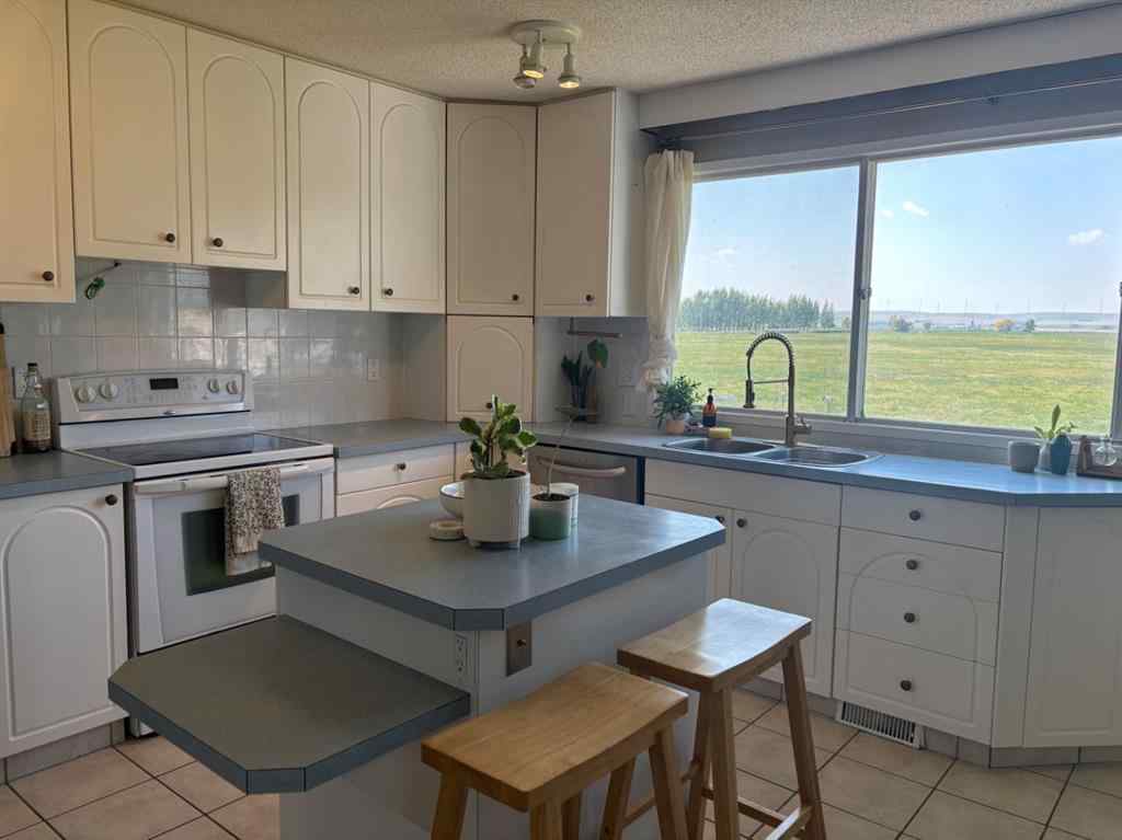MLS® A2257719 - 122 S 3 Street W in NONE Magrath, Residential