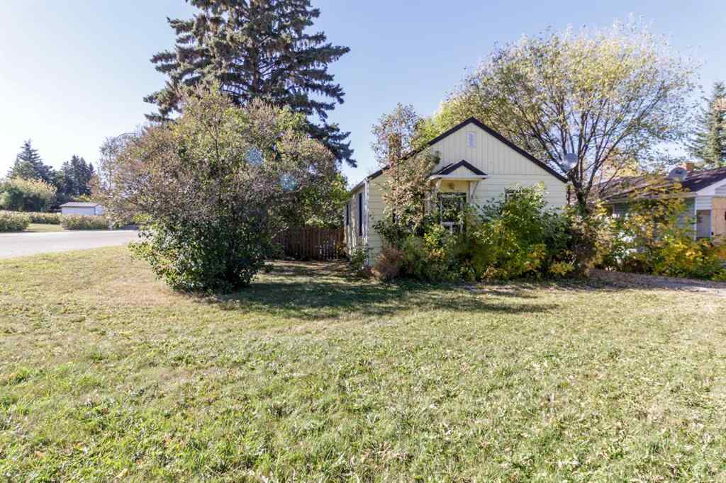 MLS® A2257726 - 4732 52 Street  in Central Core Sylvan Lake, Residential