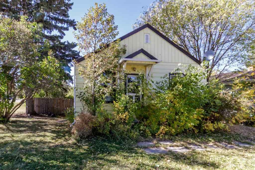 MLS® A2257726 - 4732 52 Street  in Central Core Sylvan Lake, Residential