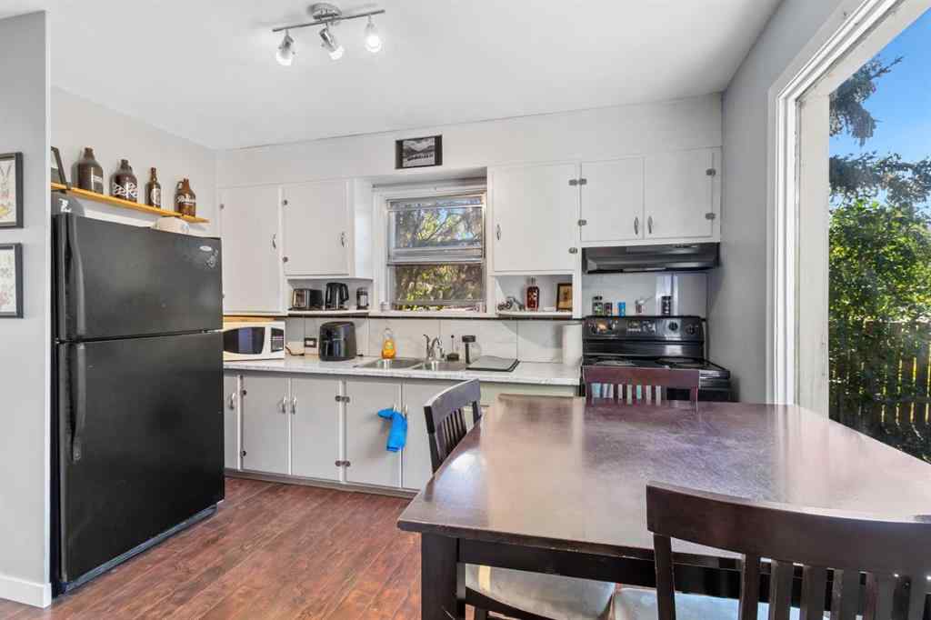 MLS® A2257726 - 4732 52 Street  in Central Core Sylvan Lake, Residential