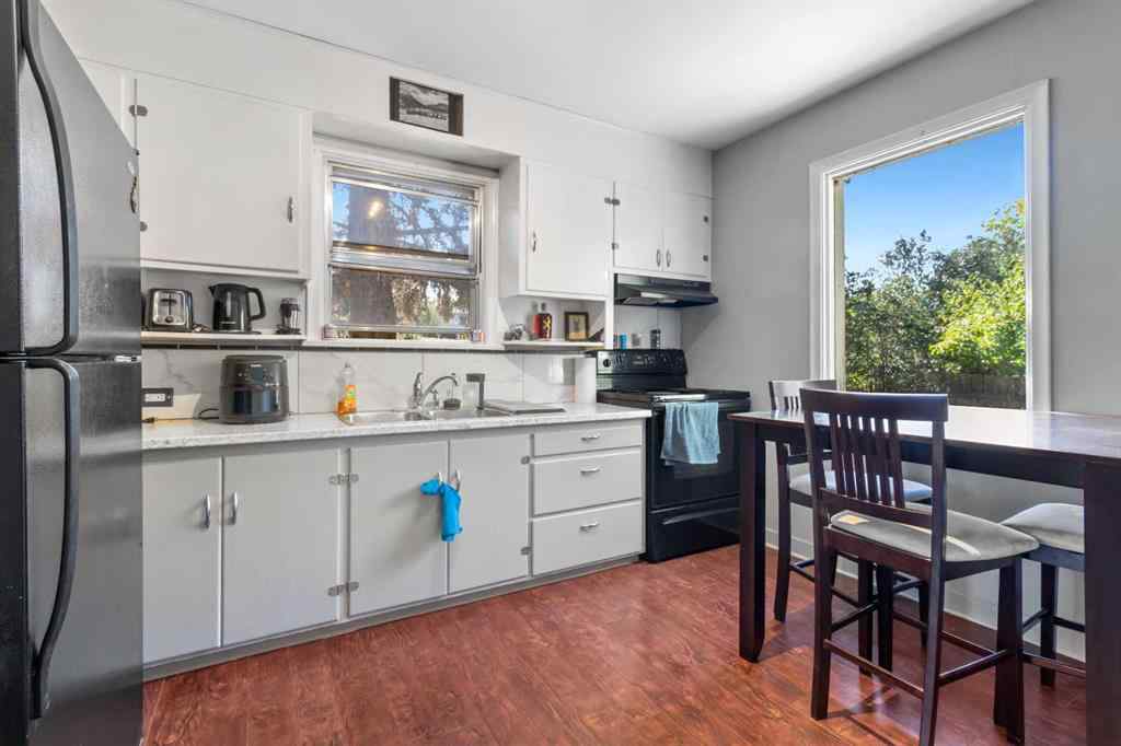 MLS® A2257726 - 4732 52 Street  in Central Core Sylvan Lake, Residential