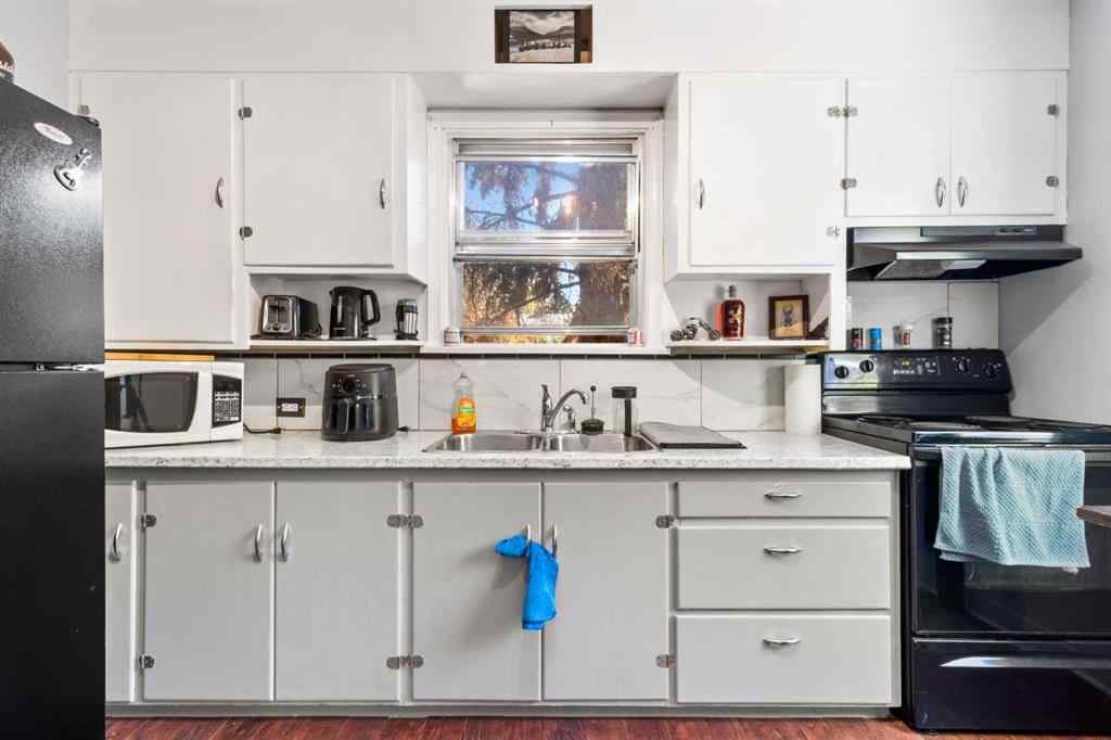 MLS® A2257726 - 4732 52 Street  in Central Core Sylvan Lake, Residential