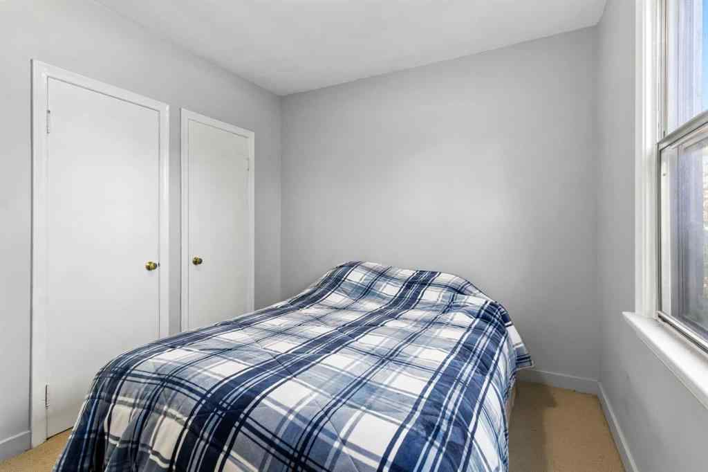 MLS® A2257726 - 4732 52 Street  in Central Core Sylvan Lake, Residential