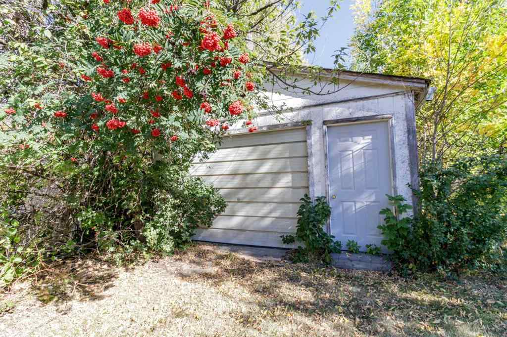 MLS® A2257726 - 4732 52 Street  in Central Core Sylvan Lake, Residential