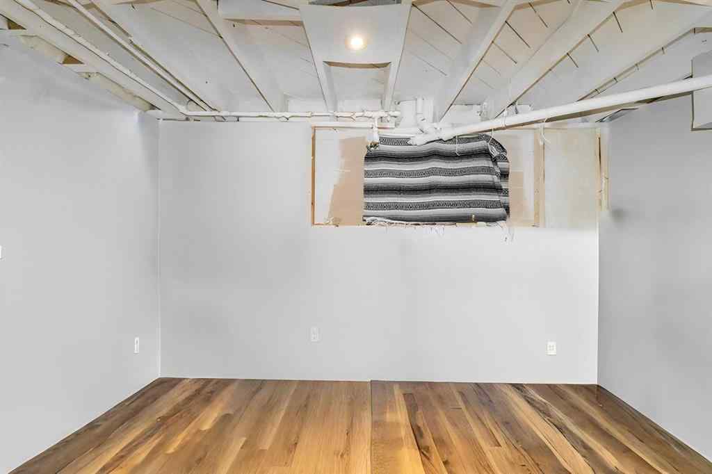 MLS® A2257726 - 4732 52 Street  in Central Core Sylvan Lake, Residential