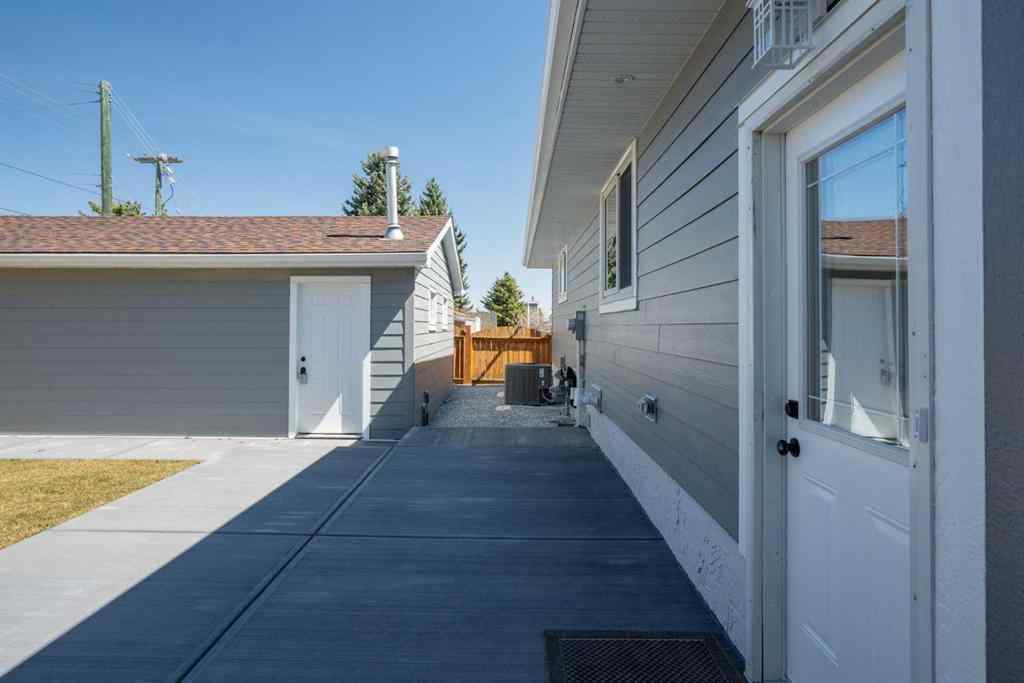 MLS® A2257732 - 924 Canna Crescent SW in Canyon Meadows Calgary, Residential