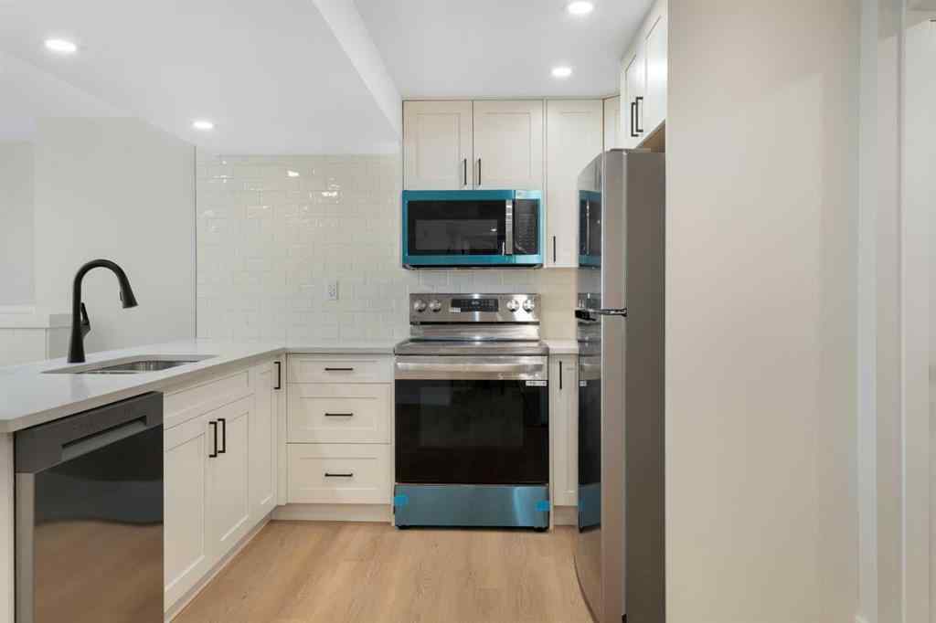 MLS® A2257732 - 924 Canna Crescent SW in Canyon Meadows Calgary, Residential