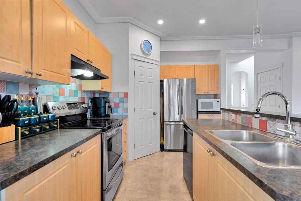 MLS® A2257740 - 175 Evansmeade Common NW in Evanston Calgary, Residential