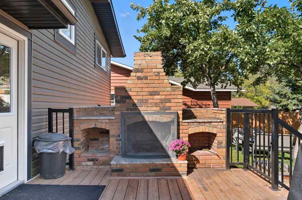 MLS® A2257747 - 660 Wallace Drive  in NONE Carstairs, Residential
