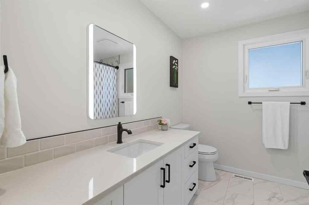 MLS® A2257747 - 660 Wallace Drive  in NONE Carstairs, Residential