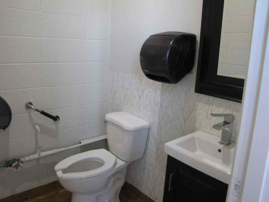MLS® A2257752 - 4303 and 4301 49 Street  in Eastgate Innisfail, Commercial