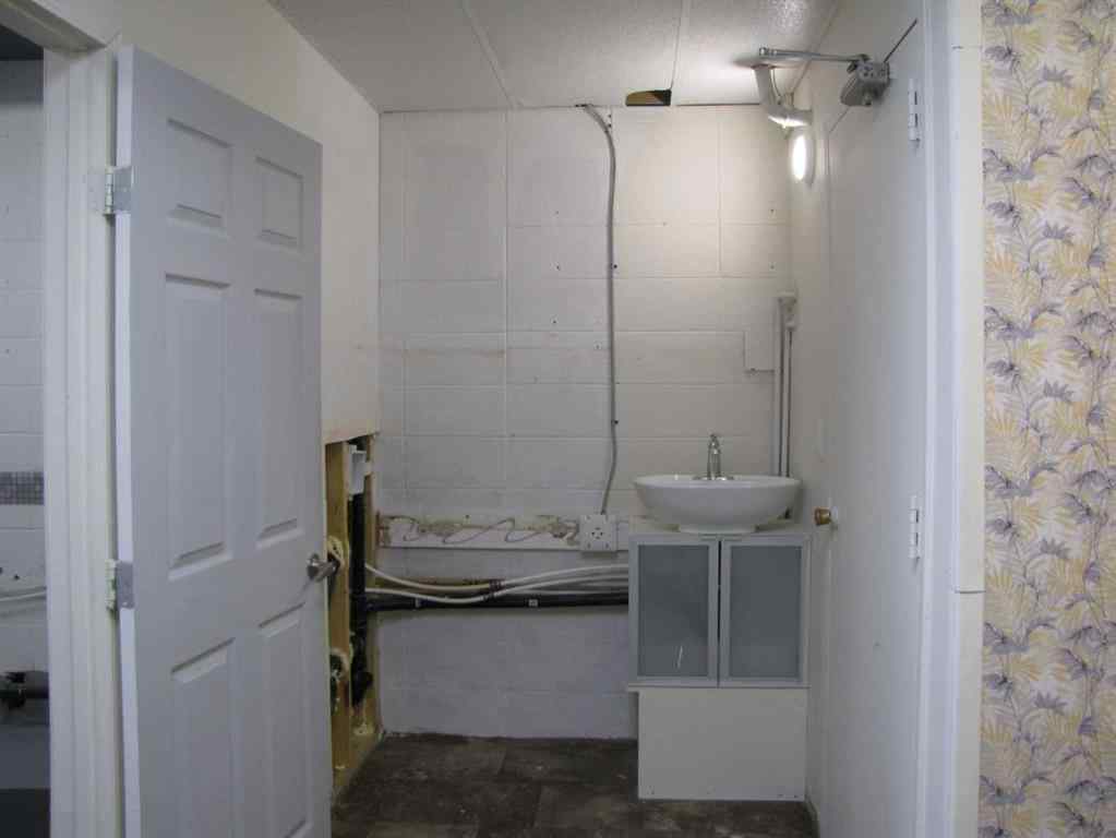 MLS® A2257752 - 4303 and 4301 49 Street  in Eastgate Innisfail, Commercial