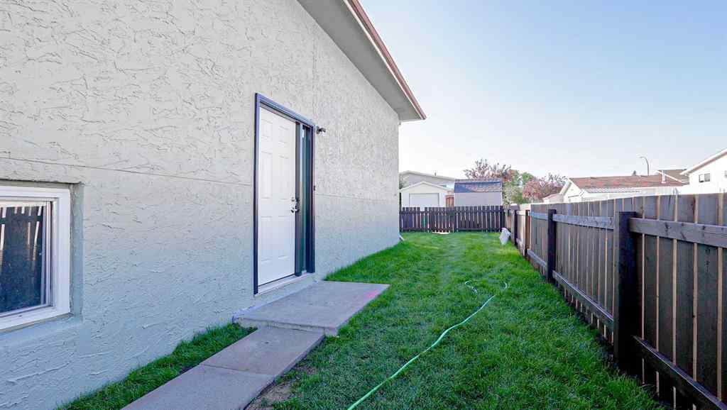 MLS® A2257758 - 50 Clelland Crescent SE in Southview-Park Meadows Medicine Hat, Residential