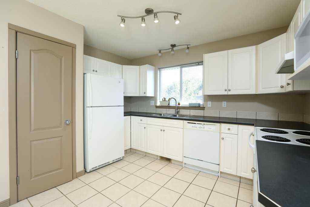 MLS® A2257765 - 1708 2A Avenue N in Westminster Lethbridge, Residential