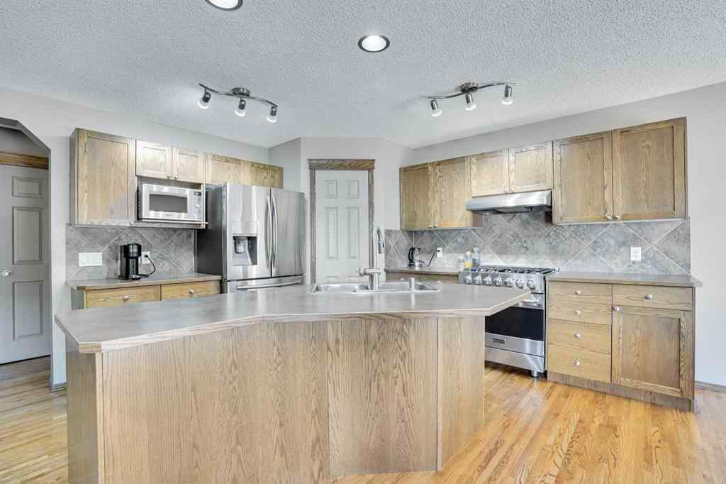 MLS® A2257768 - 2 Tuscany Ravine Landing NW in Tuscany Calgary, Residential