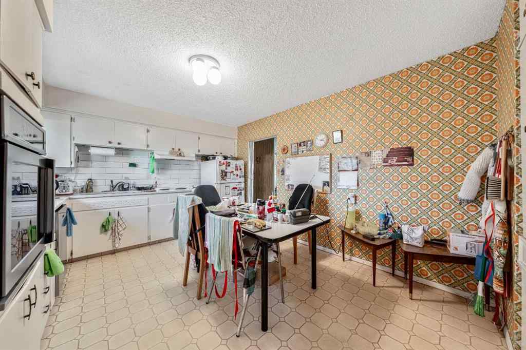 MLS® A2257771 - 216 Havenhurst Crescent SW in Haysboro Calgary, Residential