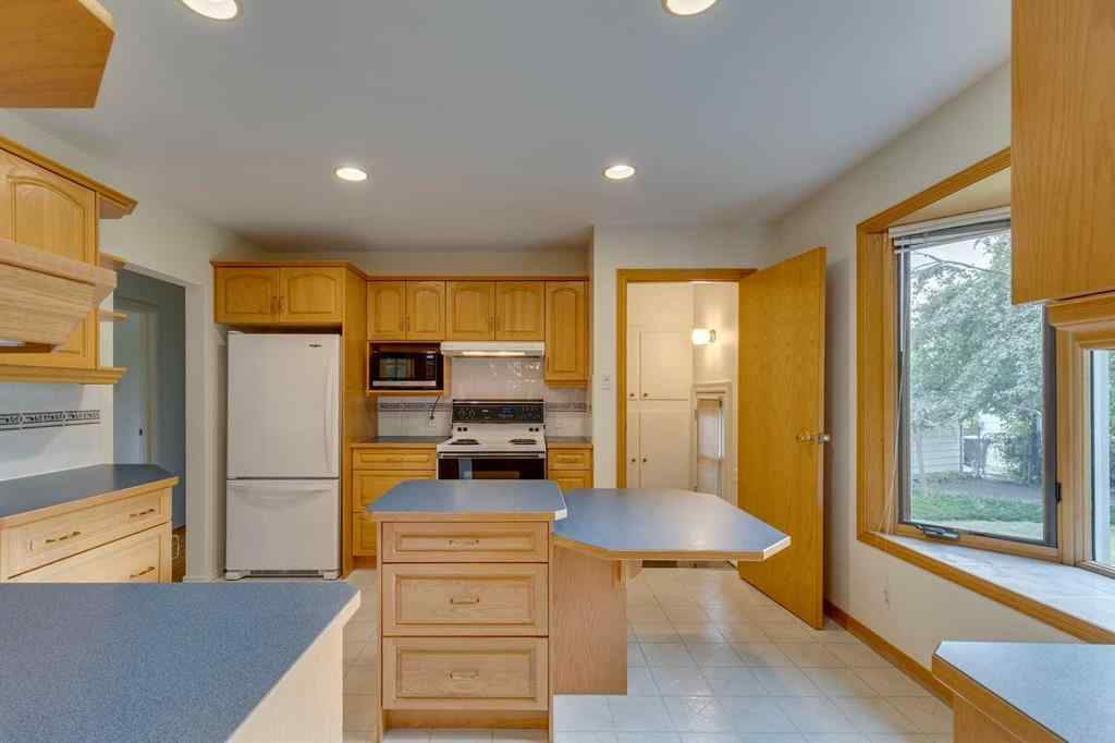 MLS® A2257795 - 104 Haysboro Crescent SW in Haysboro Calgary, Residential