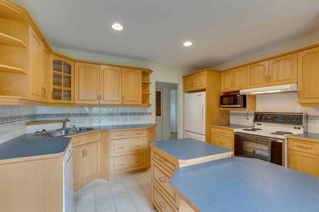MLS® A2257795 - 104 Haysboro Crescent SW in Haysboro Calgary, Residential