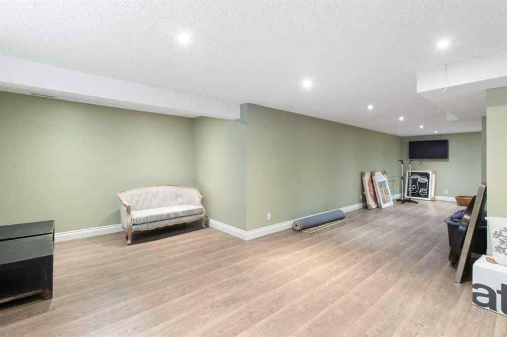MLS® A2257799 - 152 Lake Mead Crescent SE in Lake Bonavista Calgary, Residential