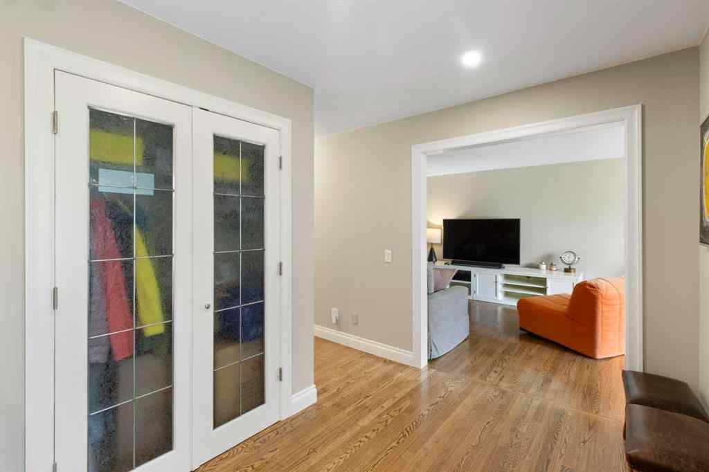 MLS® A2257799 - 152 Lake Mead Crescent SE in Lake Bonavista Calgary, Residential
