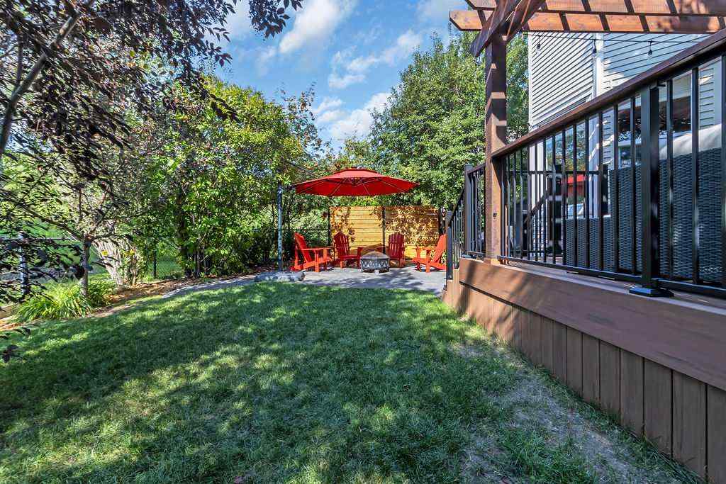 MLS® A2257802 - 122 Discovery Ridge Gardens SW in Discovery Ridge Calgary, Residential