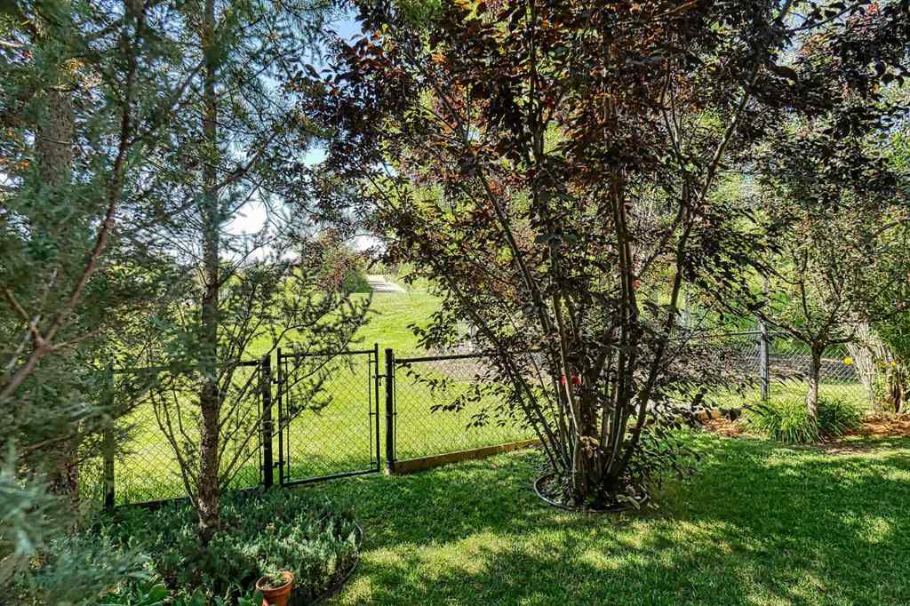 MLS® A2257802 - 122 Discovery Ridge Gardens SW in Discovery Ridge Calgary, Residential