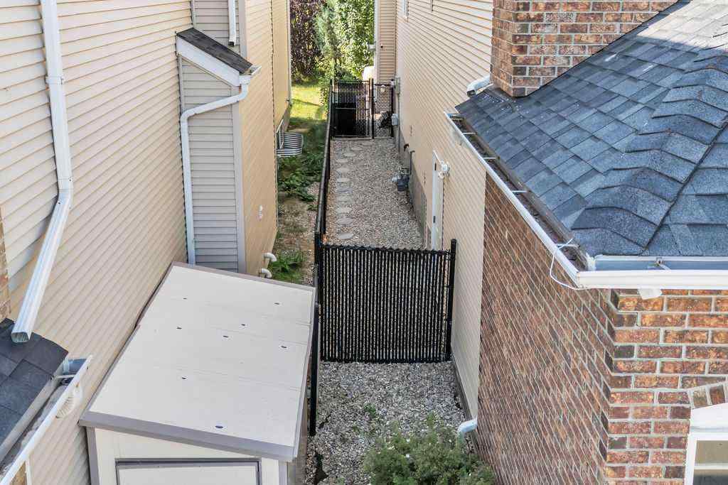 MLS® A2257802 - 122 Discovery Ridge Gardens SW in Discovery Ridge Calgary, Residential