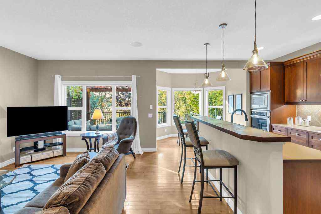 MLS® A2257802 - 122 Discovery Ridge Gardens SW in Discovery Ridge Calgary, Residential
