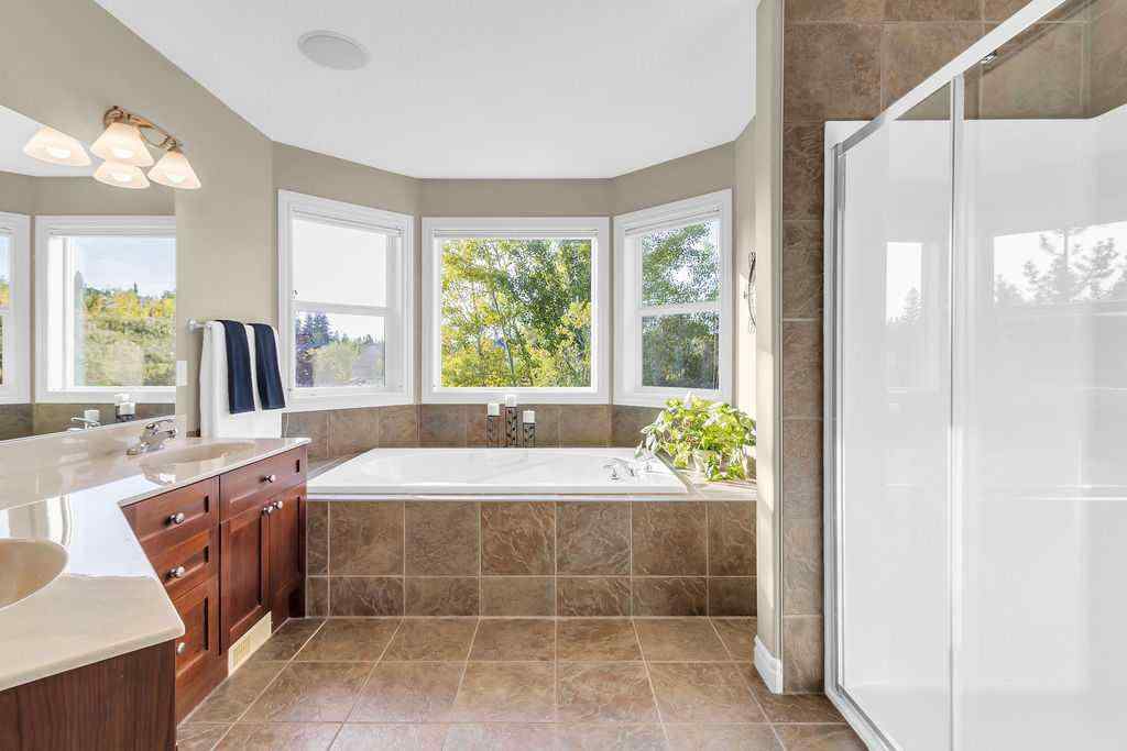 MLS® A2257802 - 122 Discovery Ridge Gardens SW in Discovery Ridge Calgary, Residential