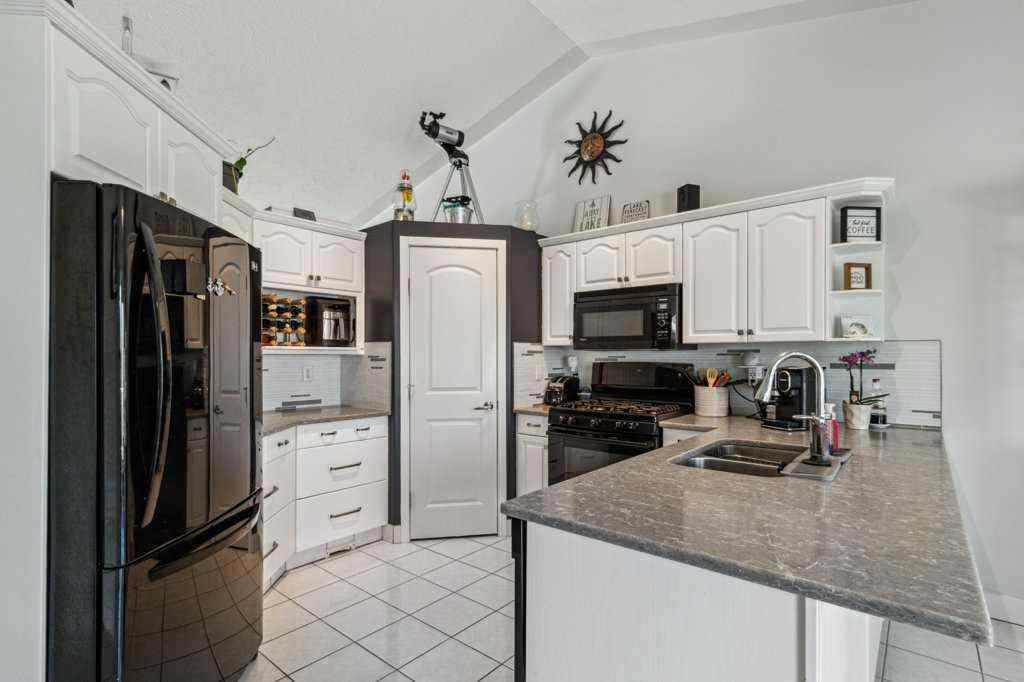 MLS® A2257806 - 9 Fern Glade Crescent  in Fox Run Sylvan Lake, Residential