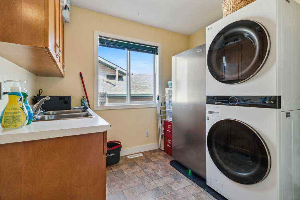 MLS® A2257806 - 9 Fern Glade Crescent  in Fox Run Sylvan Lake, Residential