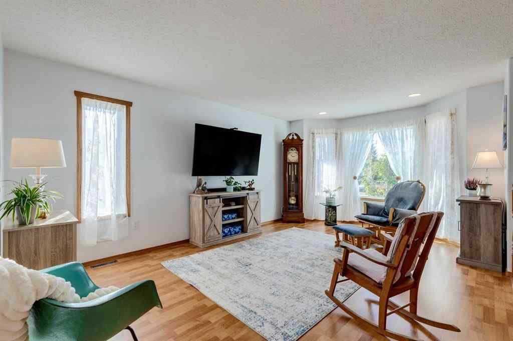 MLS® A2257816 - 18 Cambridge Drive  in NONE Carbon, Residential