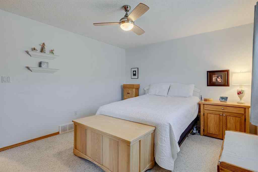 MLS® A2257816 - 18 Cambridge Drive  in NONE Carbon, Residential