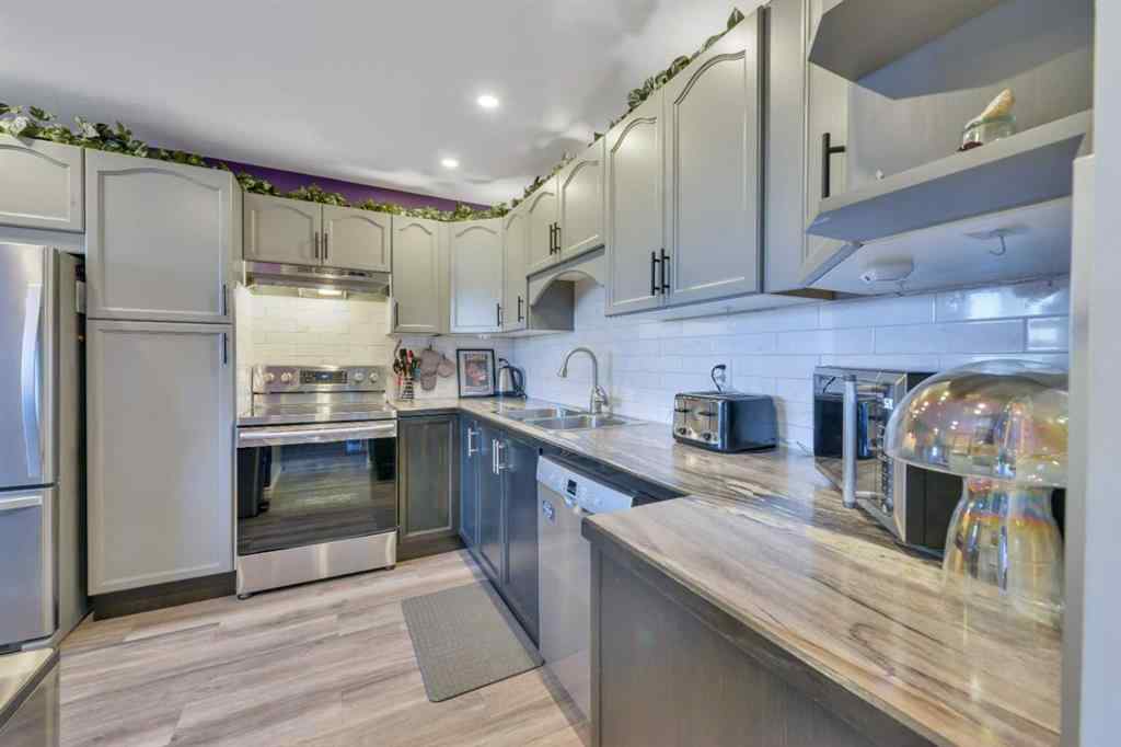 MLS® A2257818 - 2 Greenham Drive  in Glendale Park Estates Red Deer, Residential